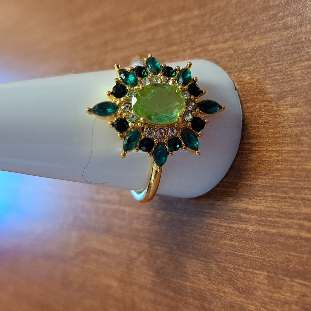 FLASH SALE Elegant Gold and Green Gemstone Ring 12/ BUNDLE ONLY - Picture 2 of 3